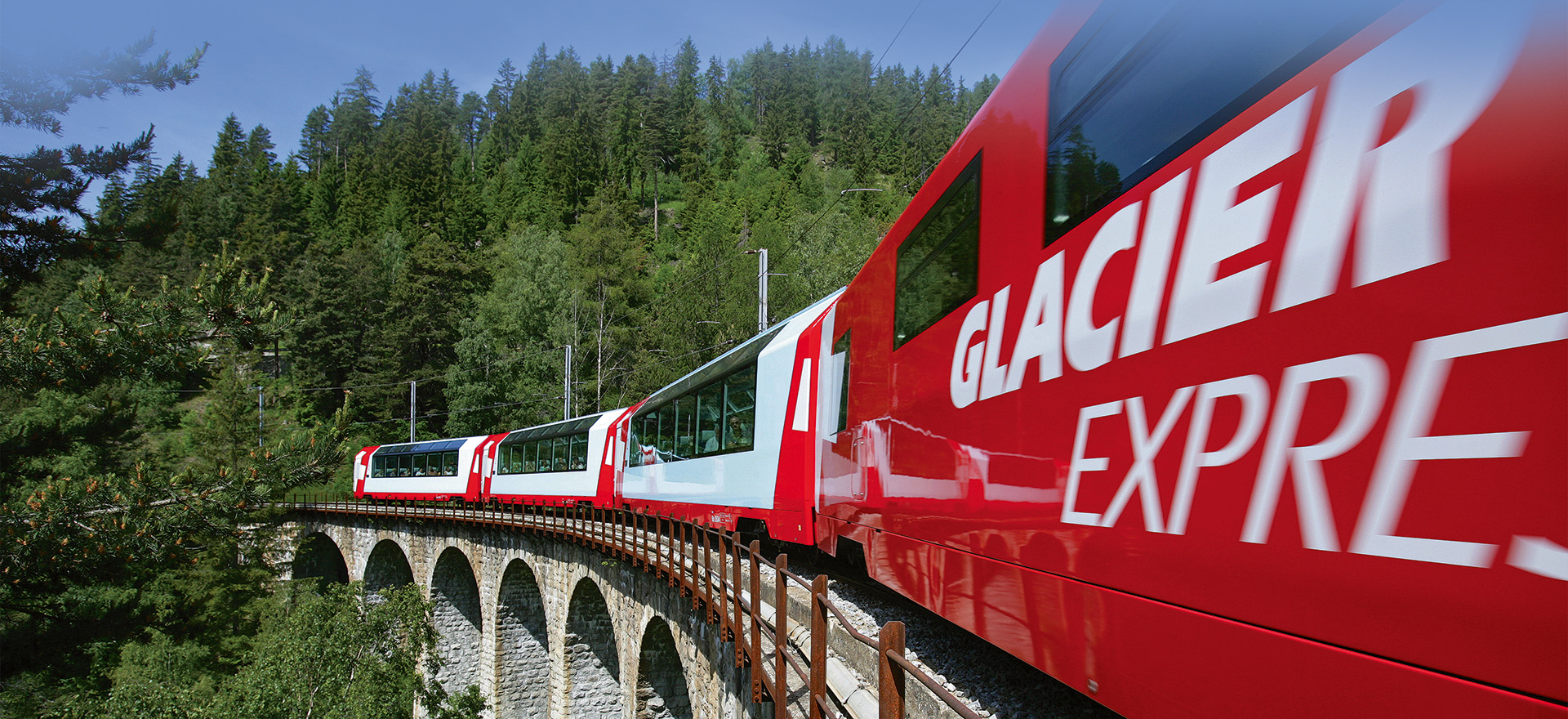 Жд туры из перми. Гласиер экспресс Швейцария. Поезд с панорамными окнами в Швейцарии. Экскурсионный поезд с панорамными окнами. Экскурсия на поезде с панорамными окнами.